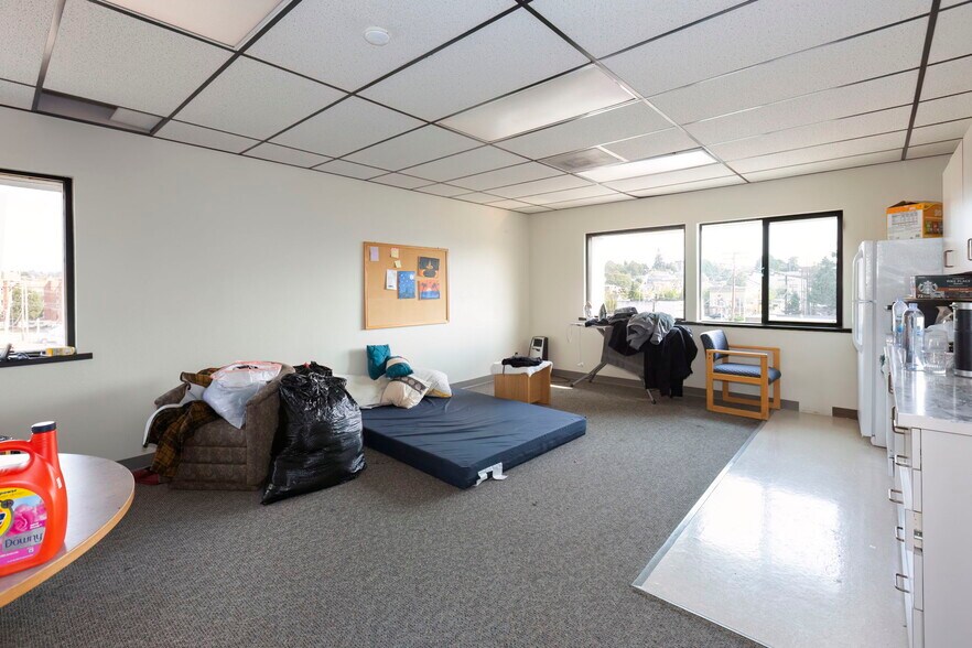 More Photos Of 873-875 6th St, Bremerton Bank For Lease