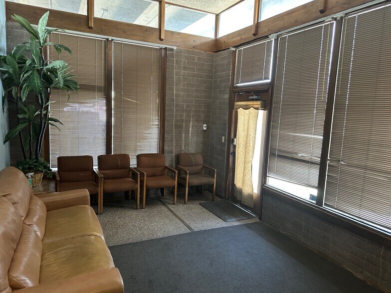More Photos Of 324 N Country Club Dr, Mesa Carwash For Lease