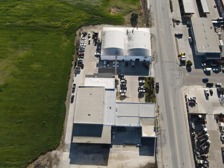 More Photos Of 320 Hillcrest Rd, Hollister Showroom For Sale