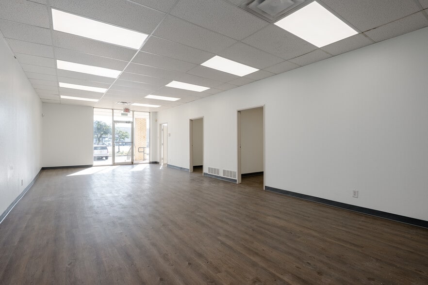 More Photos Of 1169-1171 113th St, Grand Prairie Warehouse For Sale