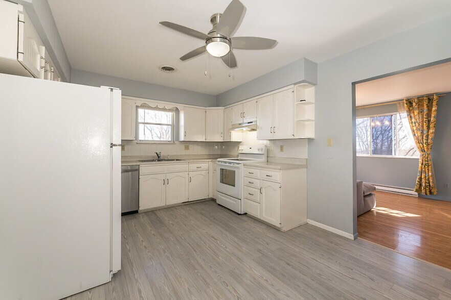 More Photos Of 3166 Highway B, Berger Winery Vineyard For Sale