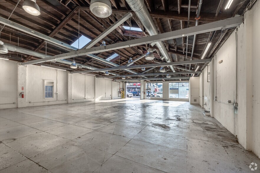 More Photos Of 101 Audrey Ave, Oyster Bay Storefront For Lease