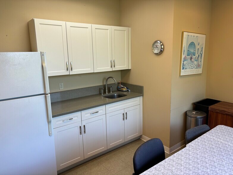 More Photos Of 220 Ridgedale Ave, Florham Park Office For Sale