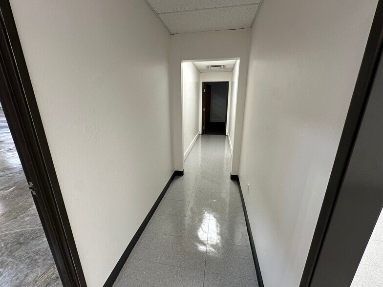 More Photos Of 401 SE 59th St, Oklahoma City Distribution For Sale