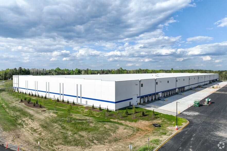 More Photos Of 11174 Enterprise Pky, Ruther Glen Distribution For Lease
