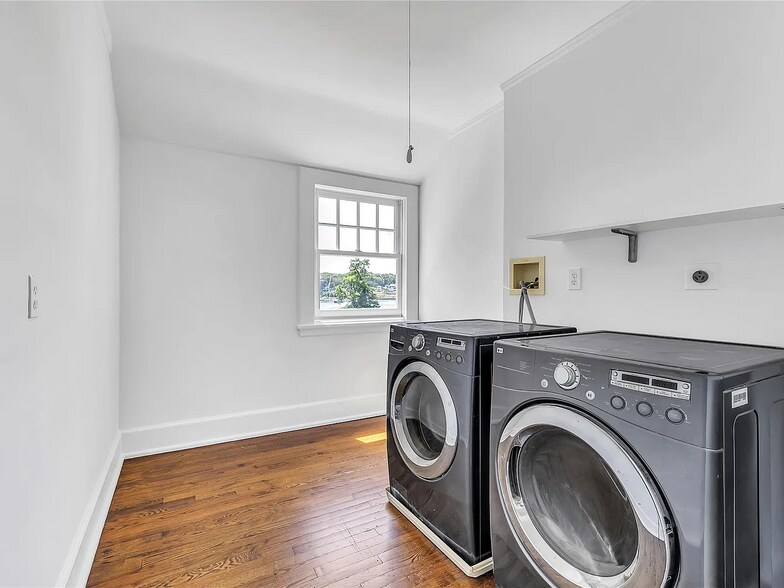 More Photos Of 158 E Shore Rd, Halesite Specialty For Sale