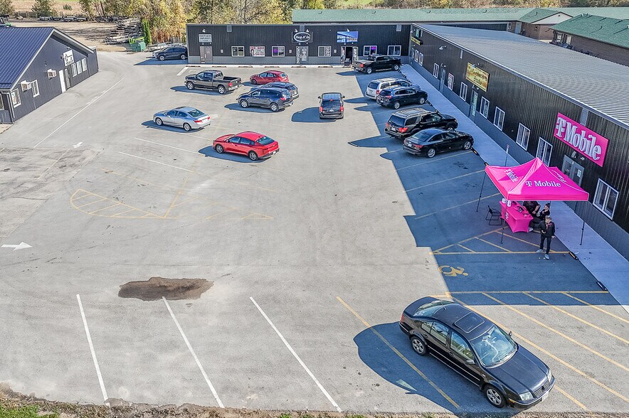 More Photos Of 1186 N Shawano St, New London General Retail For Lease