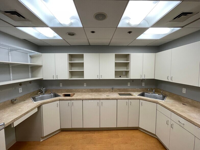 More Photos Of 52 Beach Rd, Fairfield Medical For Sale