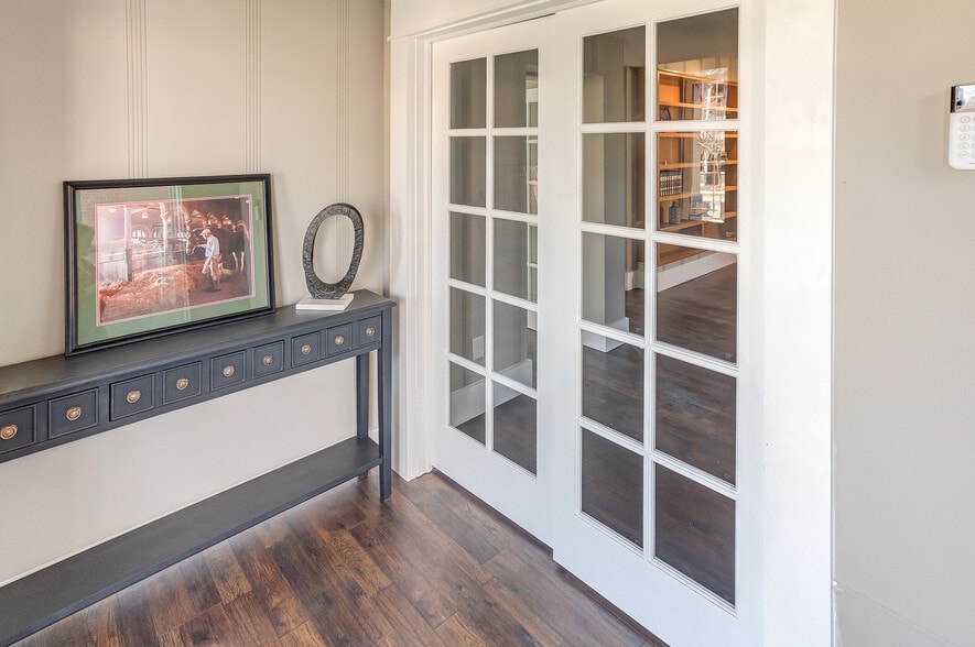 More Photos Of 205 S Illinois St, Belleville Office Residential For Sale