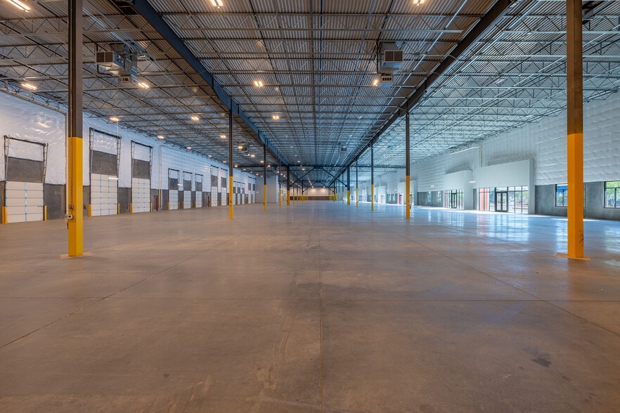 More Photos Of 13280 W Rioglass Solar Rd, Surprise Warehouse For Lease