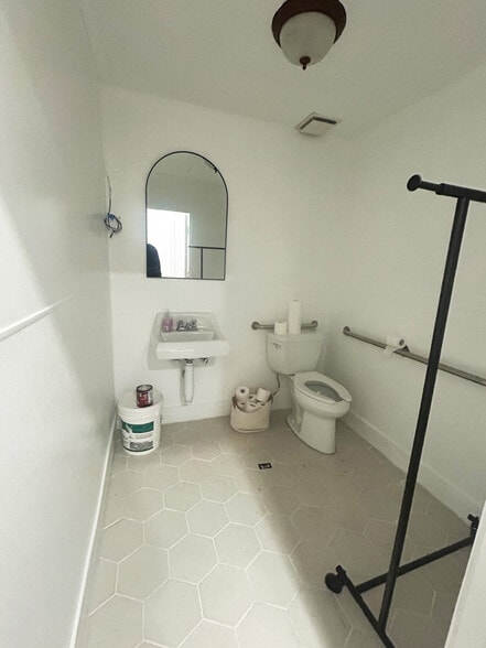 More Photos Of 2900 Townsgate Rd, Westlake Village Freestanding For Lease