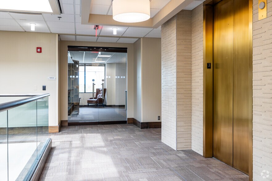 More Photos Of 800 E 101st Ter, Kansas City Coworking Space