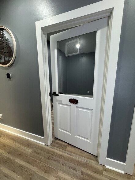 More Photos Of 301-304 Macy Dr, Roswell Medical For Lease