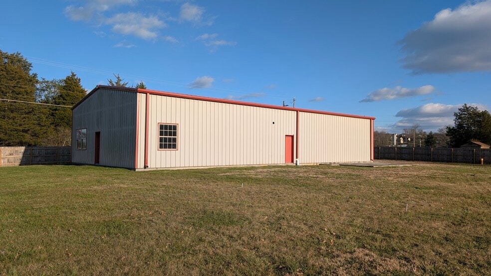 More Photos Of 5240 Schaad Rd, Knoxville Industrial For Lease