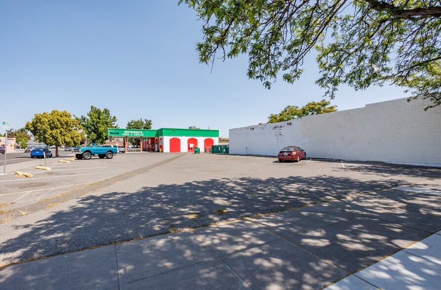 More Photos Of 528 W Clark St, Pasco Restaurant For Sale
