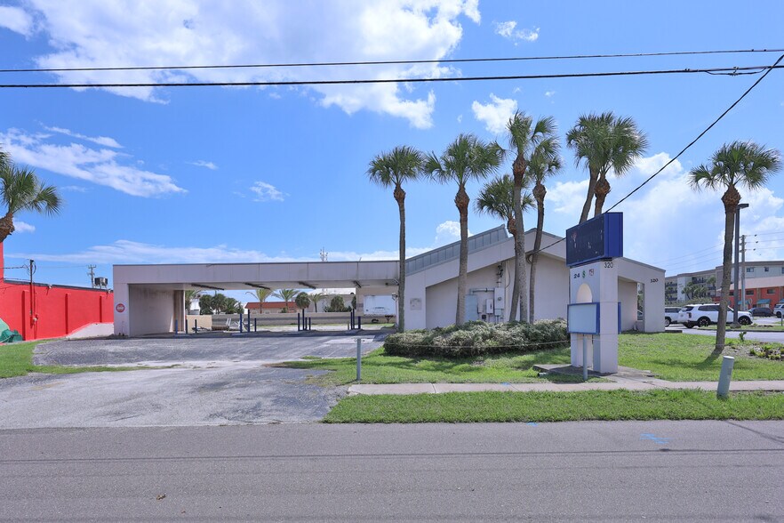 More Photos Of 320 W Cocoa Beach Cswy, Cocoa Beach Storefront Retail Office For Sale