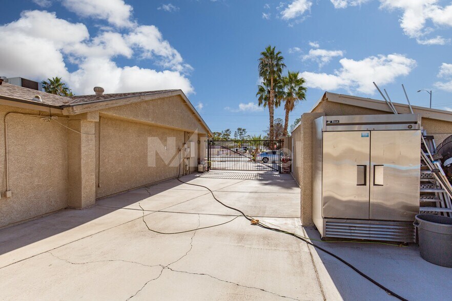 More Photos Of 2948 E Russell Rd, Las Vegas Office For Sale