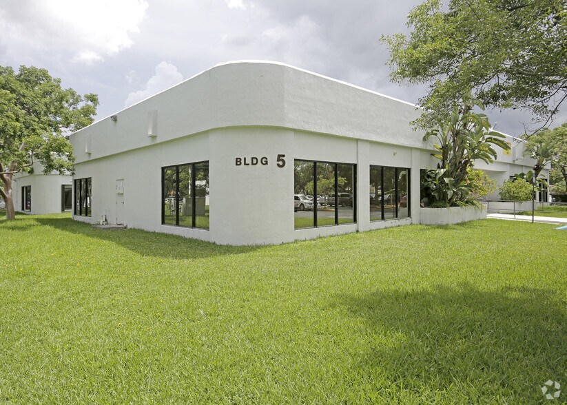 Primary Photo Of 9210 Sunset Dr, Miami Office For Lease