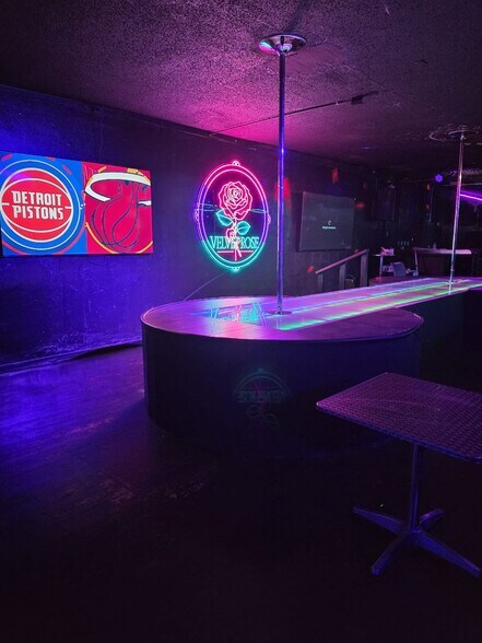 More Photos Of 8604 Jensen Dr, Houston Bar For Sale