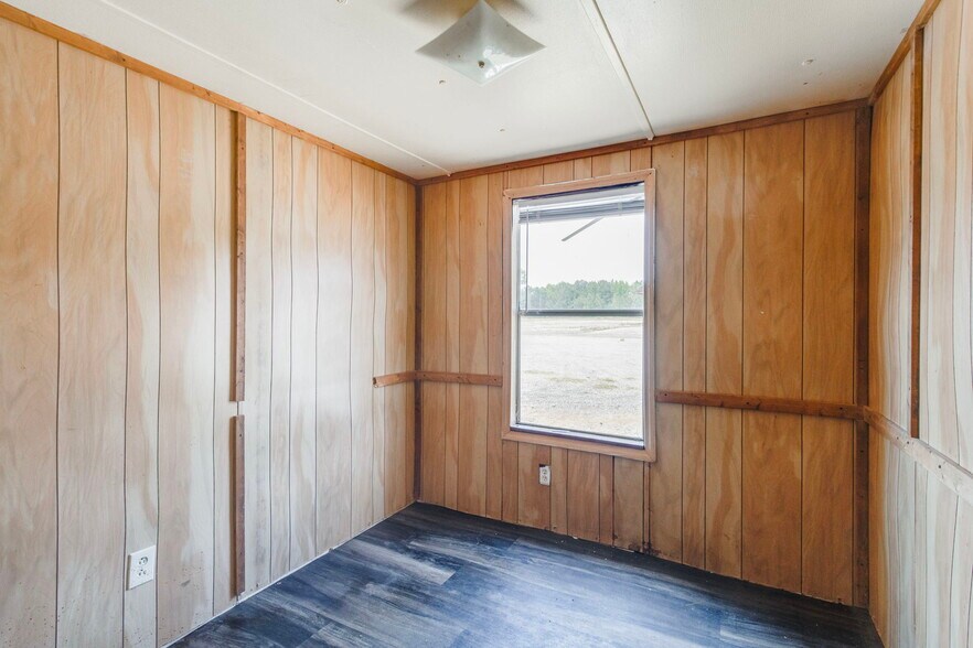 More Photos Of 267 Bell Rd, Mayesville Flex For Sale