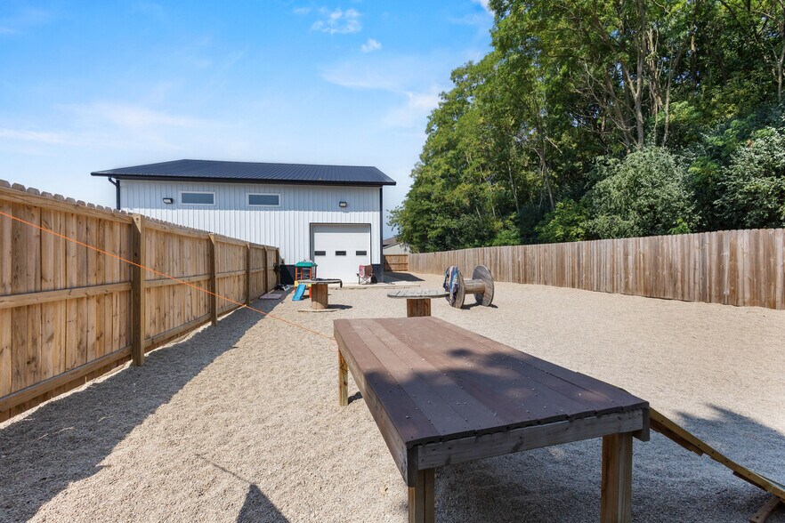 More Photos Of 390 Progress Dr, Cottage Grove Veterinarian Kennel For Sale