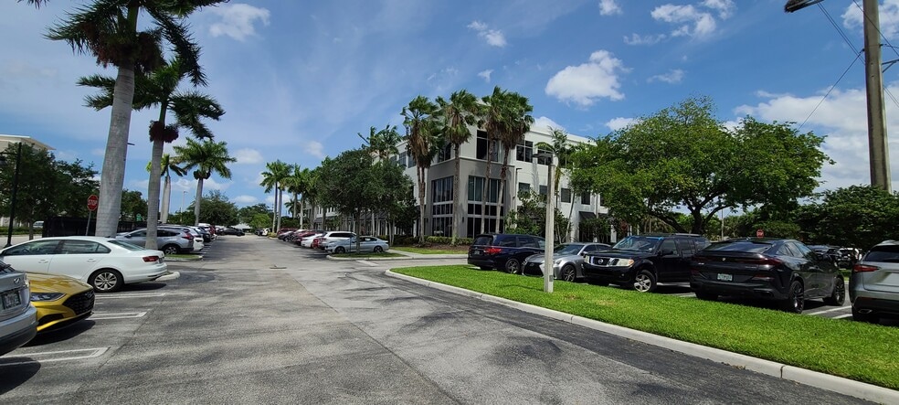 More Photos Of 7950 NW 53rd St, Doral Medical For Lease