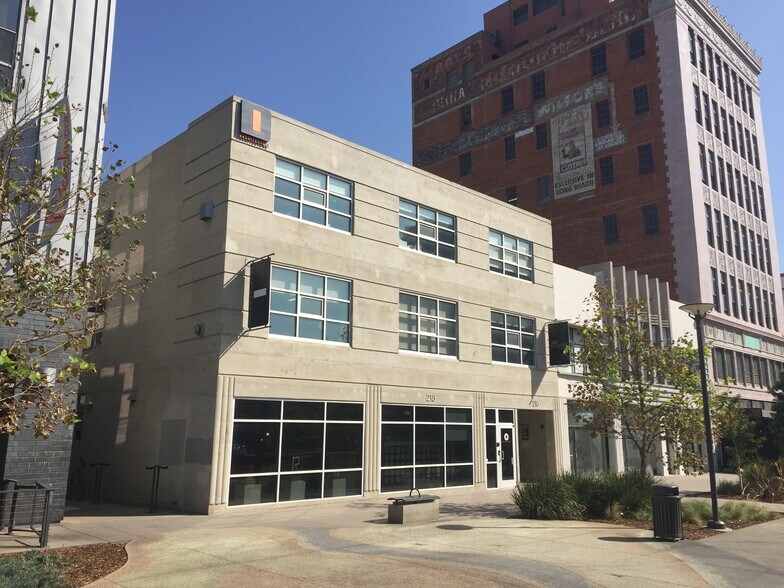 More Photos Of 216-218 The Promenade N, Long Beach Loft Creative Space For Lease