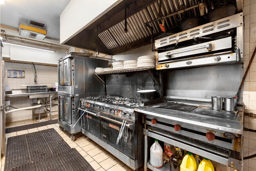 More Photos Of 4630 US Highway 17, De Leon Springs Restaurant For Sale