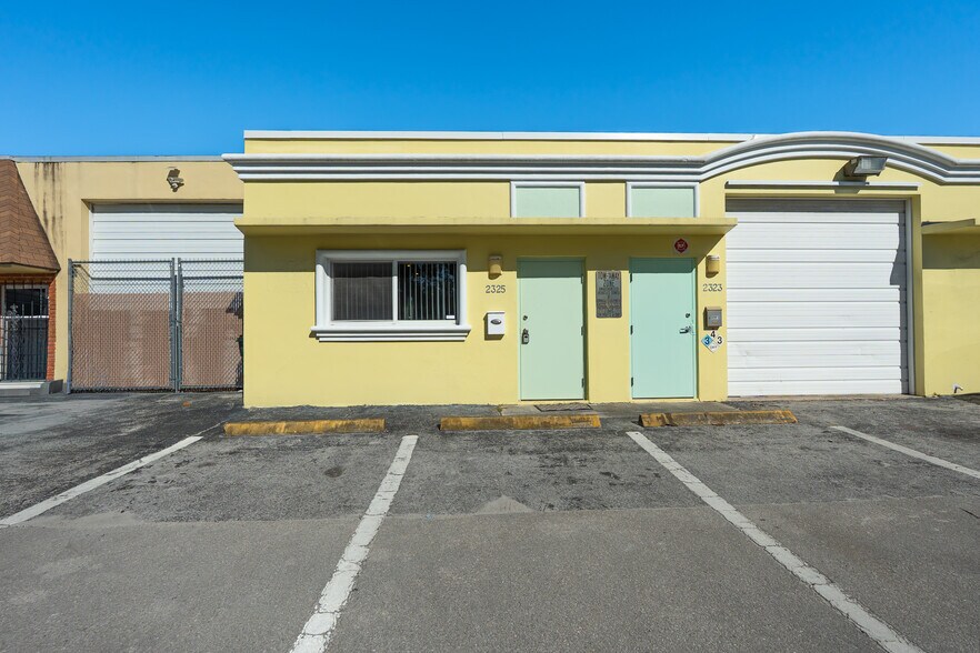More Photos Of 2301-2325 NW 30th St, Oakland Park Warehouse For Sale