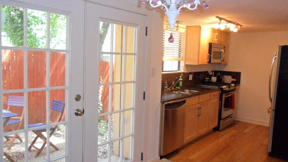 More Photos Of 708-800 S 1st St, Austin Multifamily For Sale