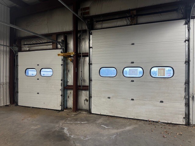 More Photos Of 402 Boyer Cir, Williston Distribution For Lease