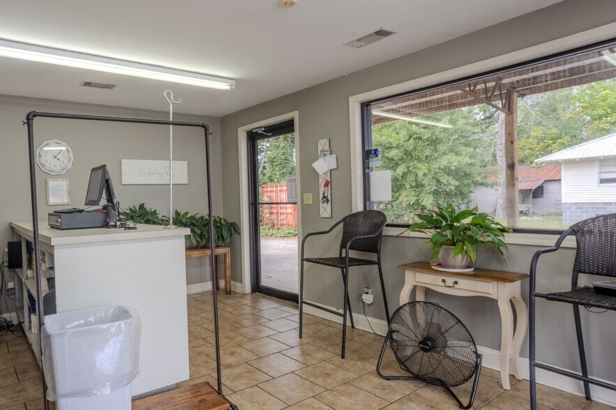 More Photos Of 244 N College St, Statesboro Flex For Sale