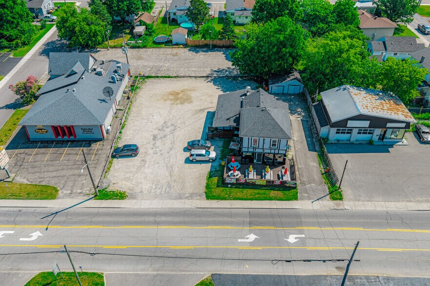 More Photos Of 7 Union St, Smiths Falls Restaurant For Sale