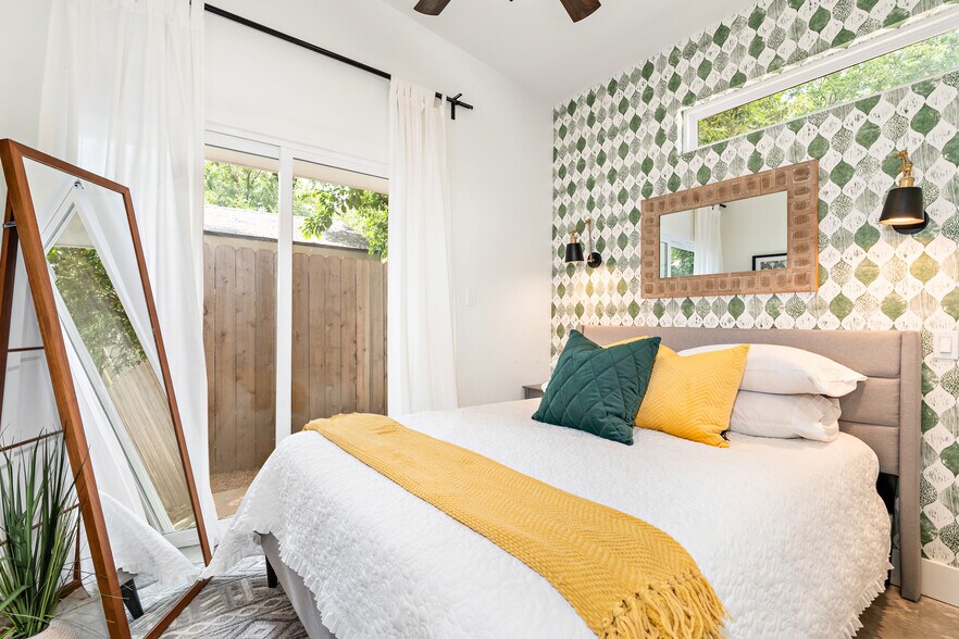 More Photos Of 511 S 10th St, Waco Specialty For Sale