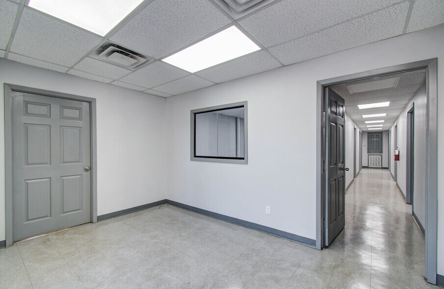 More Photos Of 8730 Ley Rd, Houston Warehouse For Lease