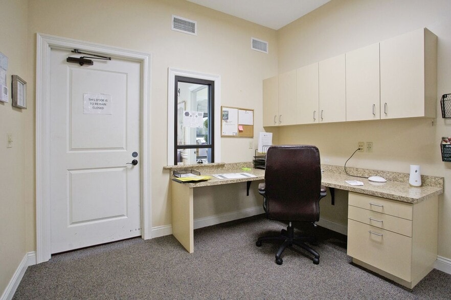 More Photos Of 1773 Ryan St, Lake Charles Office For Sale