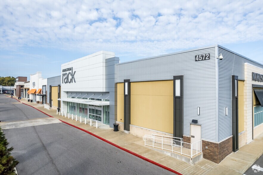 More Photos Of 4572 Poplar Ave, Memphis General Retail For Lease