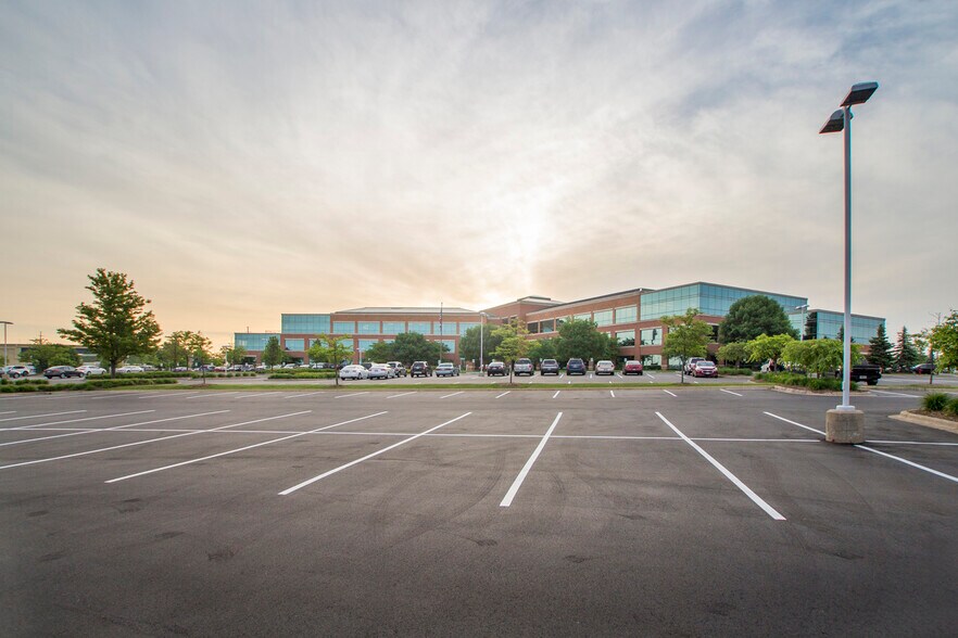 More Photos Of 10000 Innovation Dr, Wauwatosa Office For Lease