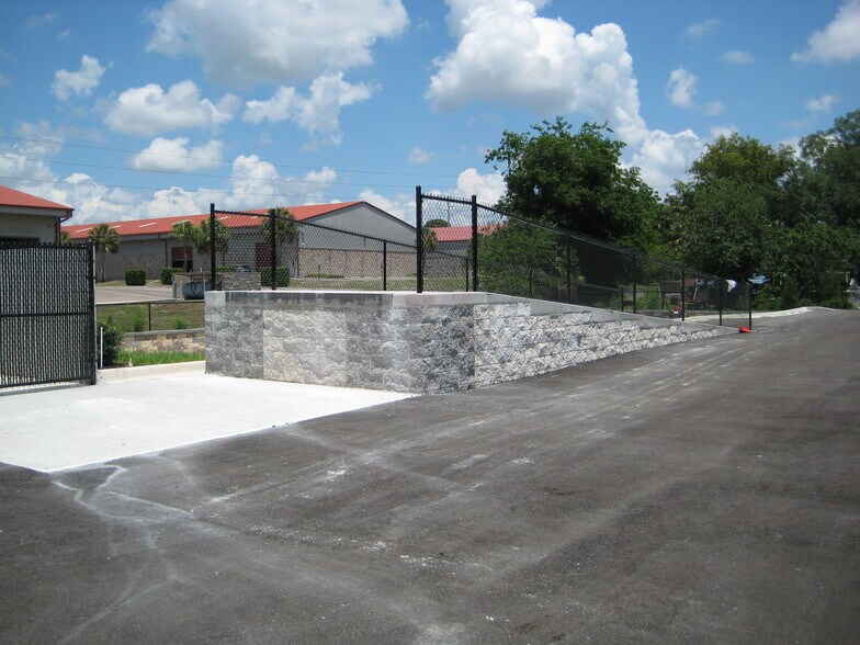 More Photos Of 357 W 4th St, Apopka Warehouse For Lease