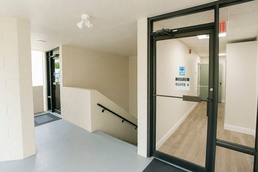 More Photos Of 385 W Fairbanks Ave, Winter Park Office For Lease