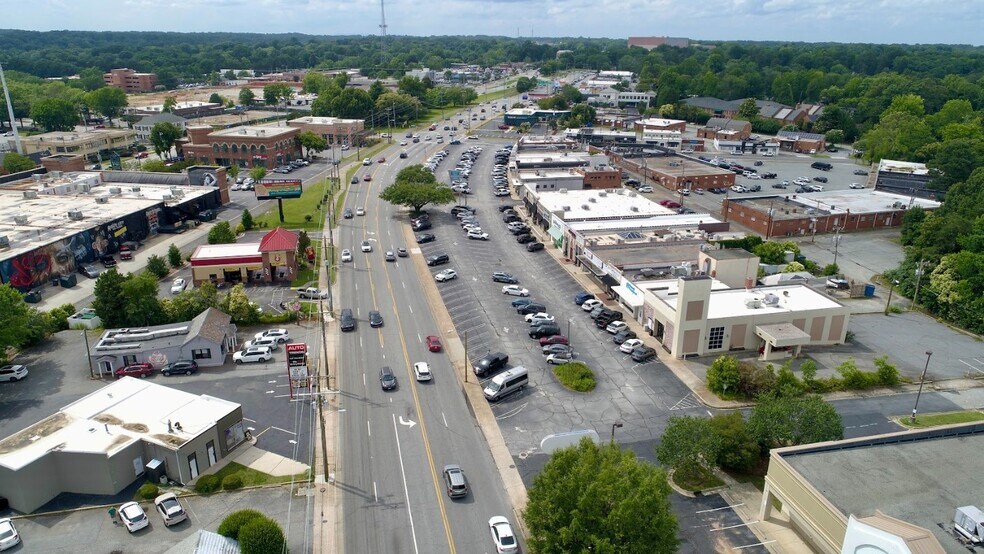 More Photos Of 1702 Battleground Ave, Greensboro Bank For Lease
