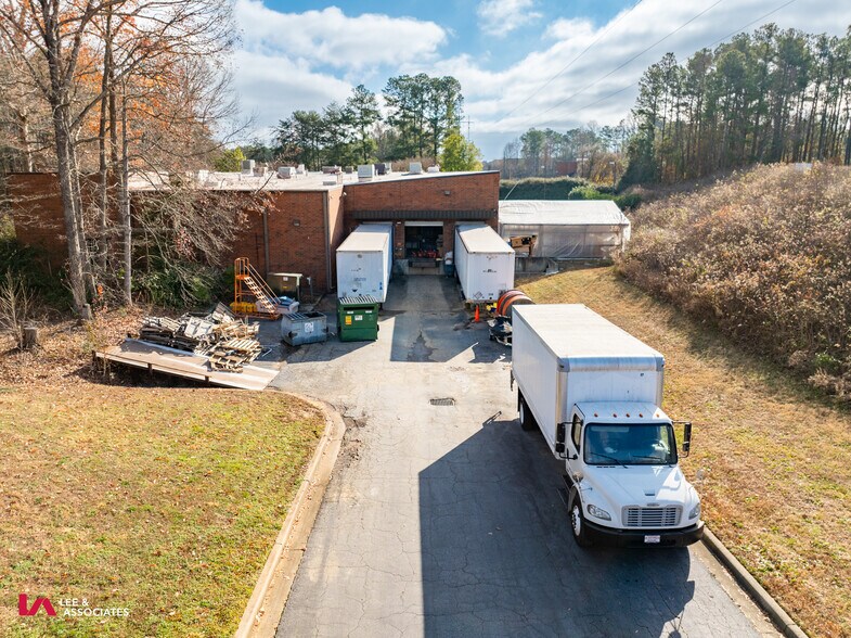 More Photos Of 2800 Colonnades Ct, Peachtree Corners Light Distribution For Lease