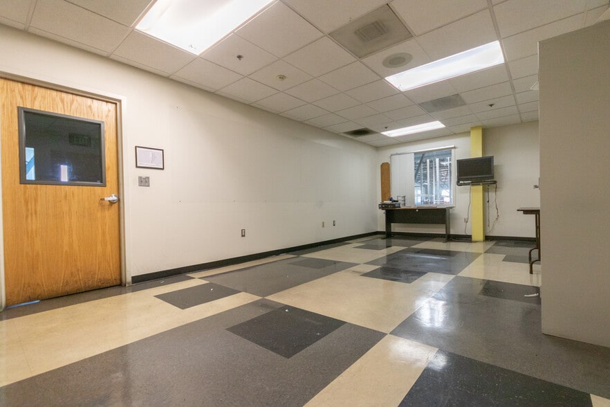 More Photos Of 612 E Market St, Stockton Warehouse For Lease