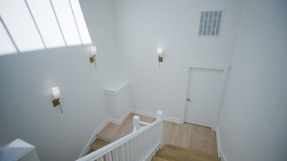 More Photos Of 550 N 1st St, Woodburn Office For Sale