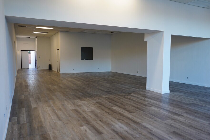 More Photos Of 20936 Devonshire St, Chatsworth Storefront Retail Office For Lease
