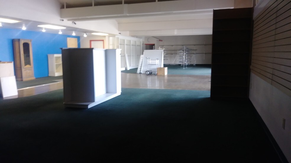 More Photos Of 221 E Brandon Blvd, Brandon Freestanding For Sale