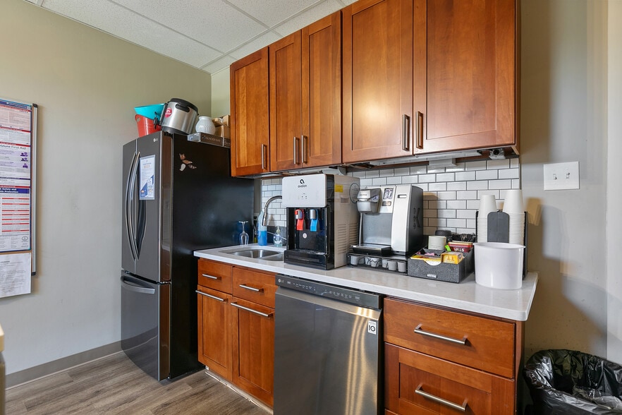 More Photos Of 1506 Staples Mill Rd, Richmond Office For Sale