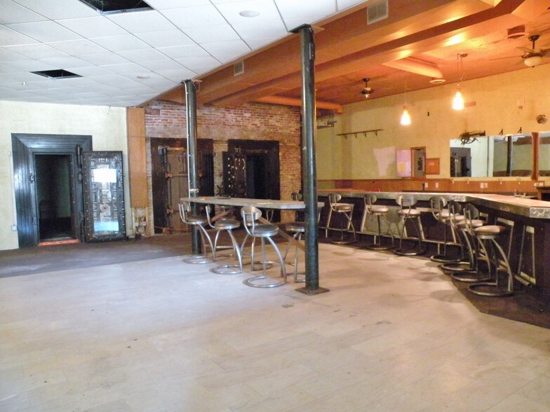 More Photos Of 226-228 5th Ave S, Clinton Bar For Sale