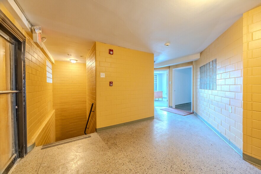 More Photos Of 201 W Commercial St, Lebanon Office For Sale