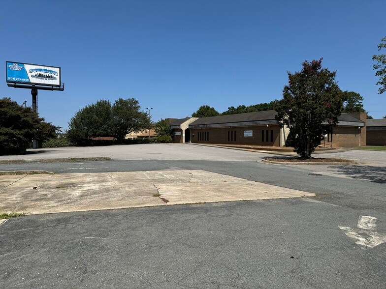 More Photos Of 2208 W Roosevelt Blvd, Monroe Office For Lease